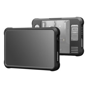 Kuvassa on kaksi SmallRig 3454 Silicon Case Kit -suojakotelosarjaa Atomos Shinobi 7:lle, suorakaiteen muotoiset laitteet, joissa on mustat suojakotelot. Toisessa näkyy tyhjä näyttö, toisessa portit, kuten HDMI-liitännät ja muistikorttipaikka.