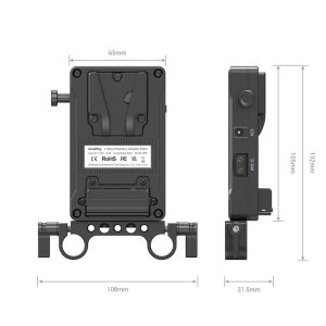 SmallRig 3498 V-Mount Battery Adapter Plate with Dual Rod Clamp on esitetty edestä ja sivulta, ja sen mitat ovat 132 mm korkea, 108 mm leveä (liittimillä), 65 mm leveä (runko) ja 31,5 mm syvä.