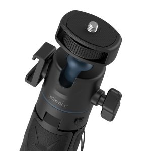 Lähikuvassa SmallRig 3599 Simorr Vigor VT-15 Vlog Tripod mustana, jossa on kuvioitu kiinnityslevy, säätönupit, pallonivel ja sivupuhelimen pidikkeen kiinnitys.