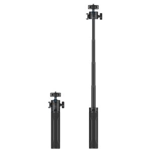 Kaksi mustaa SmallRig 3599 Simorr Vigor VT-15 Vlog Tripod -jalustaa on esillä vierekkäin: toinen taitettuna kannettavuutta varten ja toinen täysin ulosvedettynä, teleskooppitanko ja älypuhelimen pidike näkyvissä.