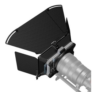 SmallRig 3641 Lightweight Multifunctional Modular Matte Box 114mm Basic Kit sisältää hiilikuituliput, ja se kiinnitetään kameran objektiiviin estämään ei-toivottua valoa ja vähentämään linssin häikäisyä kuvaamisen aikana.