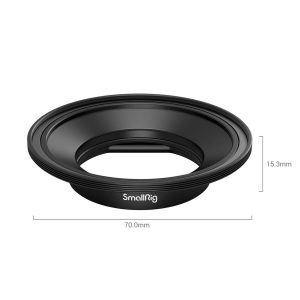SmallRig 3841 67 mm:n suodatinsovitinrengas 3578:lle on musta, pyöreä kameran lisävaruste, jonka leveys on 70,0 mm ja korkeus 15,3 mm valkoista taustaa vasten.