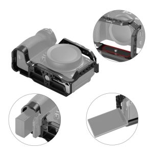 SmallRig 3858 Cage for Nikon Z30 -kuvauslaite on esitetty suojaavassa metallikehyksessä, jossa on kolme lähikuvaa, joissa näkyy pääsy akkulokeroon, avoimet sivuportit ja kallistettava LCD-näyttö.