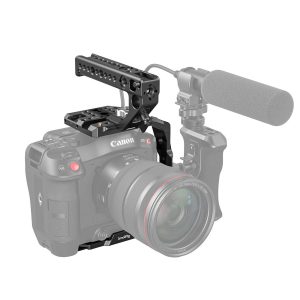 SmallRig 3899 Handheld Kit Canon EOS C70:lle sisältää vakauttavan metallikahvan ja tilaa lisävarusteille, kuten ulkoiselle mikrofonille ja laajakuvausobjektiiville.