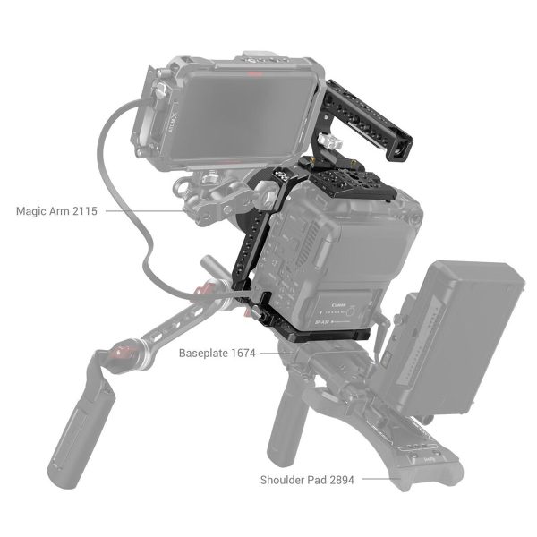 SmallRig 3899 Handheld Kit Canon EOS C70:lle sisältää Magic Arm 2115 -varren näytön tueksi, Baseplate 1674 kameran alla ja Shoulder Pad 2894 selässä mukavaa käsivaralta kuvaamista varten.