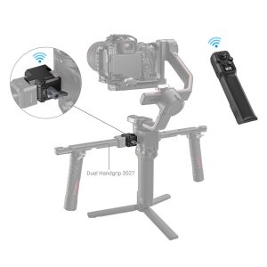 SmallRig-3920-5 Kaavio, jossa SmallRig 3920 Wireless Controller for DJI RS Series on asennettu gimbaliin, jossa on kaksoiskahva ja jalustan jalusta. Sisäkuvassa korostuu sen langaton vastaanotin, ja kauko-ohjain on esitetty kauko-ohjauksen merkkinä.