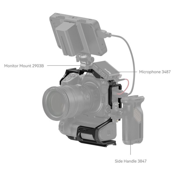 SmallRig-3982-6 SmallRig 3982 Cage for Nikon Z8 with MB-N12 Battery Grip -kamerakahvassa on monitorikiinnike 2903B kameran päällä, mikrofoni 3487 kameran yläpuolella ja sivukahva 3847 oikealla puolella.