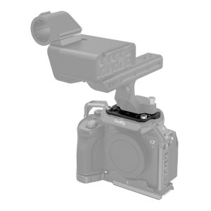 Sony Alpha -kamerarigi puoliksi läpinäkyvällä harmaasävyllä, jossa on SmallRig 4019 Adapter Plate for Sony FX3 XLR Handle, jossa on suojahäkki, ylhäältä kiinnitetty kahva ja kiinnitetty ääniliitäntä.