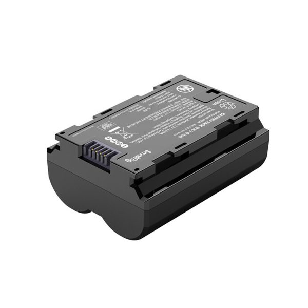 SmallRig 4072 Camera Battery NP-W235 on musta ladattava akku, jonka yläpinnalla on liitäntänastat ja tekniset tiedot sekä turvakuvakkeet.