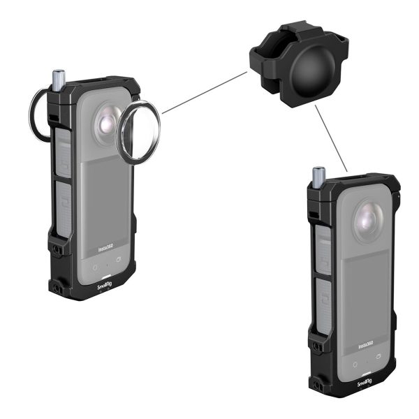 Kuvassa on SmallRig 4088 -kehys Insta360 X3:lle, jossa on musta suojakansi kiinnitettynä kameran linssiin. Kuvassa näkyy sekä kamera linssisuojuksen kanssa että ilman sitä.