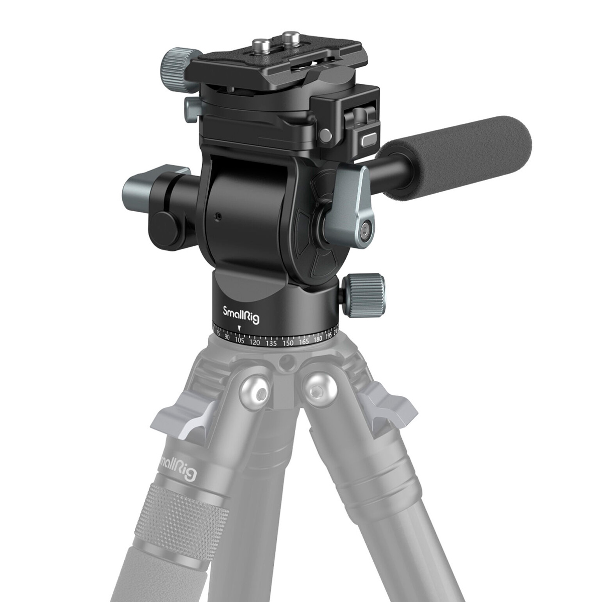 SmallRig 4104 Video Head with Mount Plate for Vertical Shooting on musta jalustapää, jossa on panoraamakahva, säätönupit ja pikavapautuslevy, kuvassa asennettuna jalustaan, jossa on metalliset jalat ja kumiset kahvat.