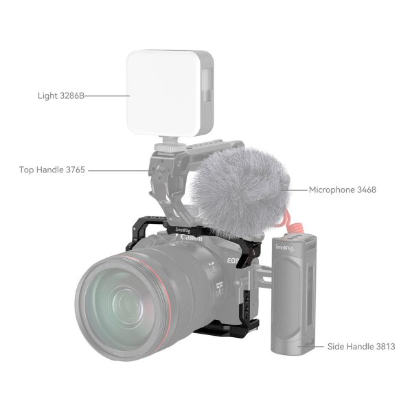 SmallRig 4214 Cage for Canon EOS R50 -laitteeseen on asennettu valo 3286B, mikrofoni 3468 (pörröisellä suojuksella), yläkahva 3765 ja sivukahva 3813, jotka on merkitty selvästi.