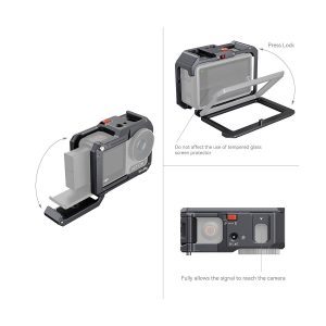 Kuvassa näytetään, miten SmallRig 4119 Cage for DJI Osmo Action 3 / 4 avataan: paina lukituspainiketta ja avaa sivuluukku akun asettamista varten. Korostaa myös yhteensopivuutta karkaistun lasisen näytönsuojan kanssa.
