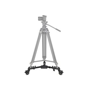 SmallRig_Universal_Tripod_Dolly_3986_001 SmallRig 3986 Universal Tripod Dolly, jossa on kolme pyörää, kiinnitetään jalustan ja kameran (korostuksen vuoksi häivytetty) jalustaan ja mahdollistaa sujuvan liikkeen ja tarkan paikannuksen kuvausta tai valokuvausta varten.
