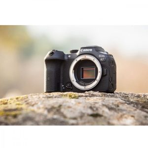 Canon EOS R7 -järjestelmäkamera