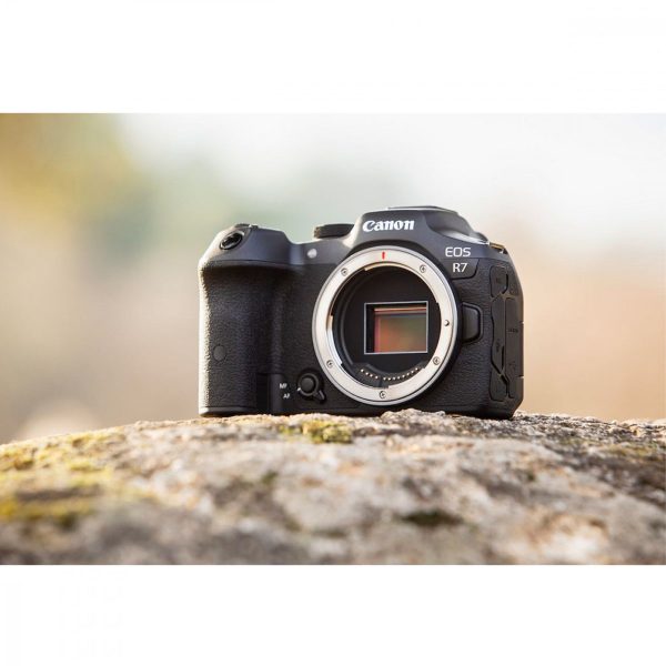 Canon EOS R7 -järjestelmäkamera