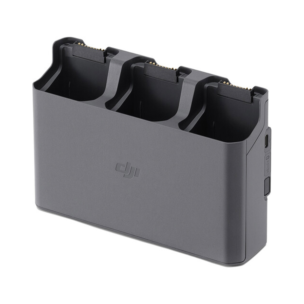 DJI Air 3 Battery Charging Hub -lataustelakka on harmaa latauskeskitin, jossa on kolme aukkoa, joissa jokaisessa on liitäntänastat akuille, ja sivupainike helppoa käyttöä varten.