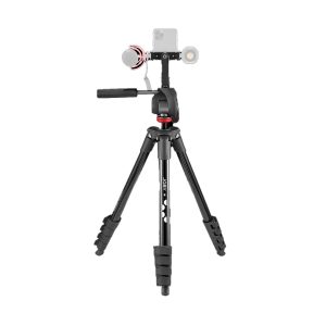 Joby Compact Advanced Kit -kolmijalka, musta jalusta, jossa on säädettävät jalat, tukee älypuhelinta, mikrofonia ja rengasvaloa vloggausasetelmassa valkoista taustaa vasten.