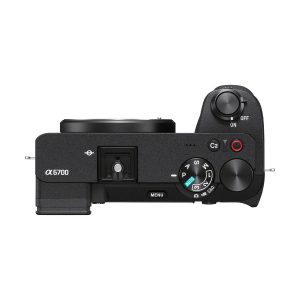 Sony A6700 -järjestelmäkamera - 100€ + 125€ kampanja, ylhäältä katsottuna kameran rungon tilavalitsin, virtakytkin, suljinpainike, säätöpyörä ja eri painikkeet.