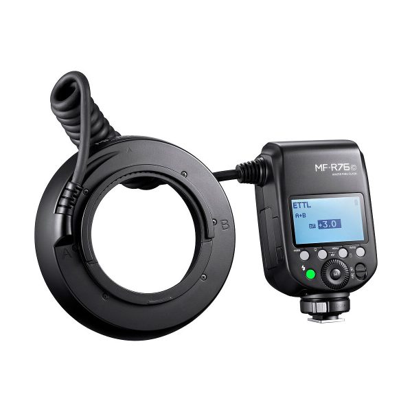 Godox MF-R76C TTL Macro Ring Flash for Canon on musta salama, jossa on kierrejohto, ohjausyksikkö, digitaalinen näyttö sekä useita painikkeita ja säätimiä - laadultaan verrattavissa Godox AD300 Pro -salamaan.