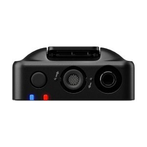 Lähikuvassa Rode Wireless Pro -langaton mikrofonijärjestelmän porttipaneelista näkyy pyöreä sisääntulo, nuolilla varustettu keskusliitin, pyöreä painike sekä siniset ja punaiset merkkivalot mustaa taustaa vasten.