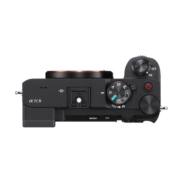 a7cr_black_02 Sony A7CR -järjestelmäkamera, musta - 200€ käteispalautus, ylhäältä katsottuna, jossa näkyvät säätimet, painikkeet ja objektiivin kiinnitys ilman kiinnitettyä objektiivia.