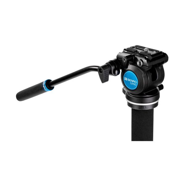 Benro Monopod Kit Alu A38F with S2 PRO Head on musta kolmijalkainen nestemäinen videopää, jossa on pitkä kahva ja säätönupit, jotka on suunniteltu sujuviin kameran liikkeisiin, ja se on asennettu tukevaan monopodiin.