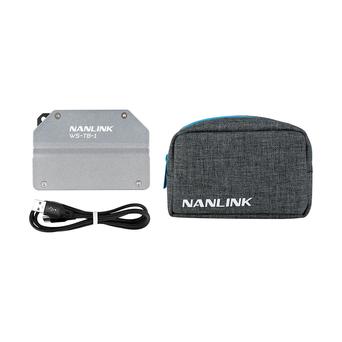 Nanlink WS-TB1-lähetinlaatikko, musta USB-kaapeli ja harmaa kangaspussi, jossa on NANLINK-brändi, on kuvattu valkoisella pohjalla.