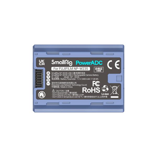 Sininen SmallRig 4266 USB-C ladattava kamera-akku NP-W235 FUJIFILM-kameroihin, etukilvessä valkoisella ja harmaalla tekniset tiedot, sertifiointilogot ja turvallisuusvaroitukset.