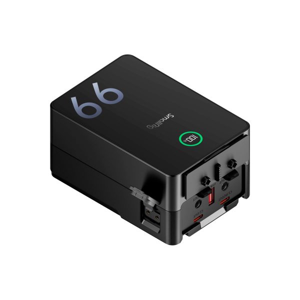 SmallRig_4292_002 SmallRig 4292 VB99 Pro mini V-Mount -akku mustana, jossa on useita USB-portteja, digitaalinen näyttö, jossa näkyy 100, ja suuri 99 painettuna päälle, kuvattuna valkoisella taustalla.
