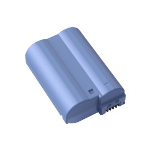 SmallRig 4332 USB-C ladattava kamera-akku EN-EL15c on sininen, suorakulmainen litiumioniakku, jossa on pyöristetyt reunat ja metalliset koskettimet toisessa päässä.