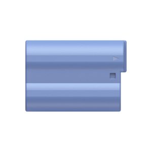 SmallRig 4332 USB-C ladattava kamera-akku EN-EL15c on vaaleansininen, suorakaiteen muotoinen akku, jonka yläreuna on kaareva ja jossa on pieni neliönmuotoinen lovi ja pieni kolmiosymboli pinnalla.