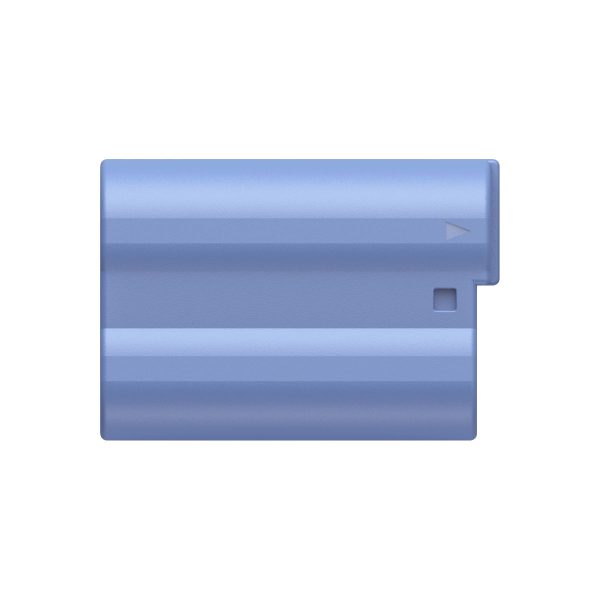 SmallRig 4332 USB-C ladattava kamera-akku EN-EL15c on vaaleansininen, suorakaiteen muotoinen akku, jonka yläreuna on kaareva ja jossa on pieni neliönmuotoinen lovi ja pieni kolmiosymboli pinnalla.