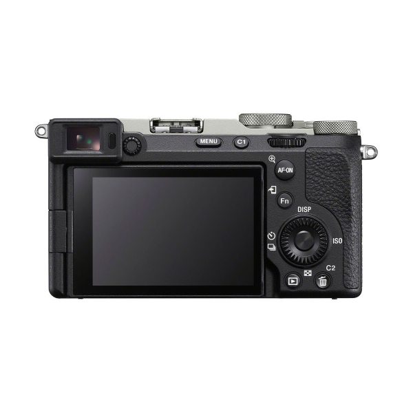 Sony A7CR -järjestelmäkameran takanäkymä, hopea (200€ käteispalautus) sisältää suuren LCD-näytön, useita ohjauspainikkeita, valintakiekkoja ja etsimen vasemmassa yläkulmassa.