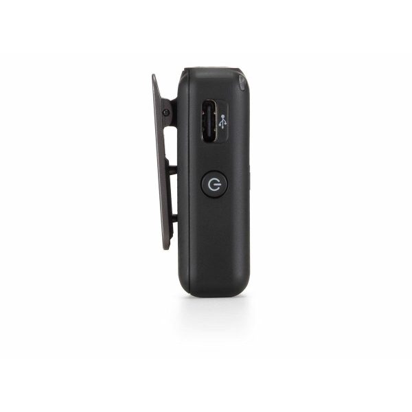 Sivukuva DJI Mic Single Set -langaton mikrofonijärjestelmä, musta elektroniikkalaite, jossa on USB-portti, G-virtapainike ja ohut litteä kiinnitys, valkoista taustaa vasten.