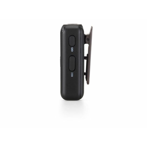 Sivukuva DJI Mic Single Set -langaton mikrofonijärjestelmä, pieni musta laite, jossa on REC- ja Bluetooth-painikkeet ja klipsi oikealla puolella, valkoista taustaa vasten.