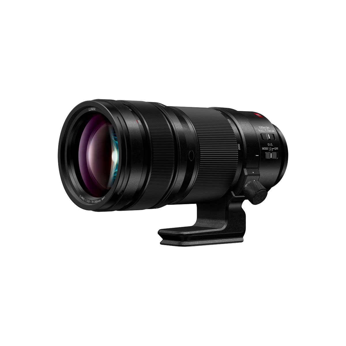 Panasonic Lumix S Pro 70-200mm f/2.8 O.I.S -objektiivi, musta teleobjektiivi, jossa on jalustan kaulakiinnitys, useita kytkimiä ja valitsimia, on esitetty eristettynä valkoisella taustalla.