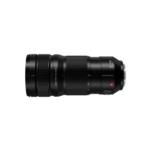 Panasonic Lumix S Pro 70-200mm f/2.8 O.I.S -objektiivi näkyy vaakasuorassa valkoisella taustalla, ja sen mustassa mallissa on merkitty polttovälit, kuvioidut pitorenkaat ja säätökytkimet.