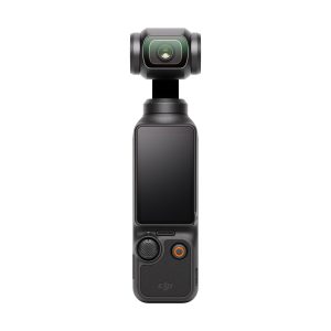 dji_osmo_pocket_3_04 DJI Osmo Pocket 3 -videokamera on kompakti musta käsikamera, jossa on yläosassa gimbaalikiinnitteinen objektiivi, suuri keskusnäyttö ja näytön alapuolella olevat ohjauspainikkeet.