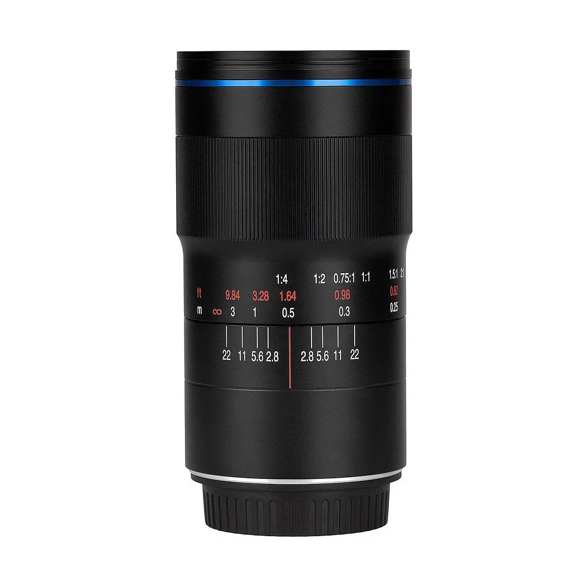 Laowa 100mm f/2.8 2X Ultra Macro APO for Pentax K on musta kameraobjektiivi, jossa on manuaalitarkennus, valkoiset ja punaiset aukkomerkinnät, kuvioitu kahva ja sininen korostusrengas valkoista taustaa vasten.