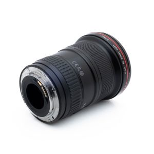 Nikon Nikkor Z MC 105mm f/2.8 VR S -objektiivi (Kunto K5, käytetty), jossa on musta runko ja metallinen kiinnitys, näkyy valkoisella taustalla.