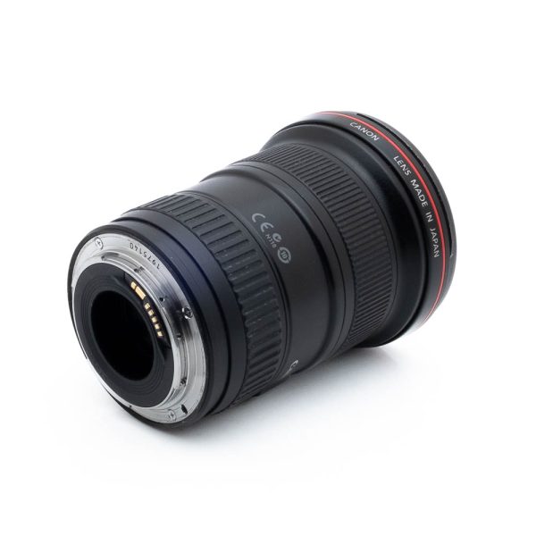 Nikon Nikkor Z MC 105mm f/2.8 VR S -objektiivi (Kunto K5, käytetty), jossa on musta runko ja metallinen kiinnitys, näkyy valkoisella taustalla.