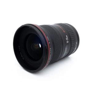 Nikon Nikkor Z MC 105mm f/2.8 VR S -objektiivi (Kunto K5, Käytetty) näkyy valkoisella pohjalla, ja siinä on yksityiskohtaiset tarkennusrenkaat ja zoomausrenkaat, joissa on selkeät merkinnät.