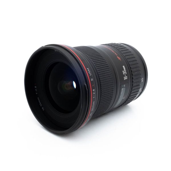 Nikon Nikkor Z MC 105mm f/2.8 VR S -objektiivi (Kunto K5, Käytetty) näkyy valkoisella pohjalla, ja siinä on yksityiskohtaiset tarkennusrenkaat ja zoomausrenkaat, joissa on selkeät merkinnät.