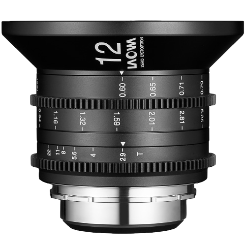 Musta Laowa 12mm T2.9 Zero-D (metriä) - PL-objektiivi, jossa on merkityt tarkennus/aukkorenkaat, hopeinen PL-kiinnike ja ZERO-DISTORTION-merkintä tynnyrissä.