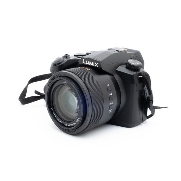 Lumix -4 Nikon Nikkor Z MC 105mm f/2.8 VR S (Kunto K5) -objektiivi (käytetty) näkyy valkoisella taustalla.