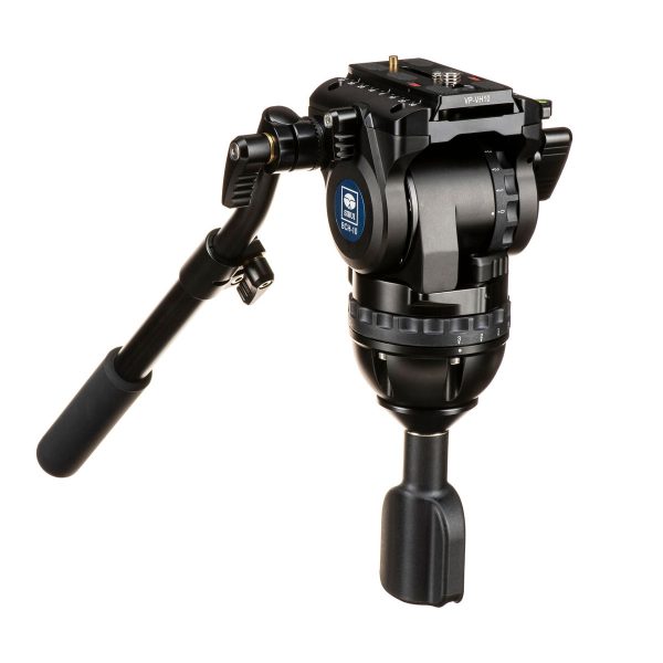 Sirui BCT-2203 + BCH-10 Kit on musta ammattikäyttöön tarkoitettu nestemäinen videostatiivipää, jossa on pitkä kahva ja säätönupit ja joka on suunniteltu kameran sulavaan liikutteluun.