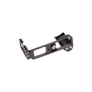 Sirui Quick Release Plate TY-XT1L -pikalevy on musta metallinen kameran kiinnike, jossa on leikkaukset, keskiruuvi ja kaksi hopeaa niittiä toisessa päässä valkoista taustaa vasten.
