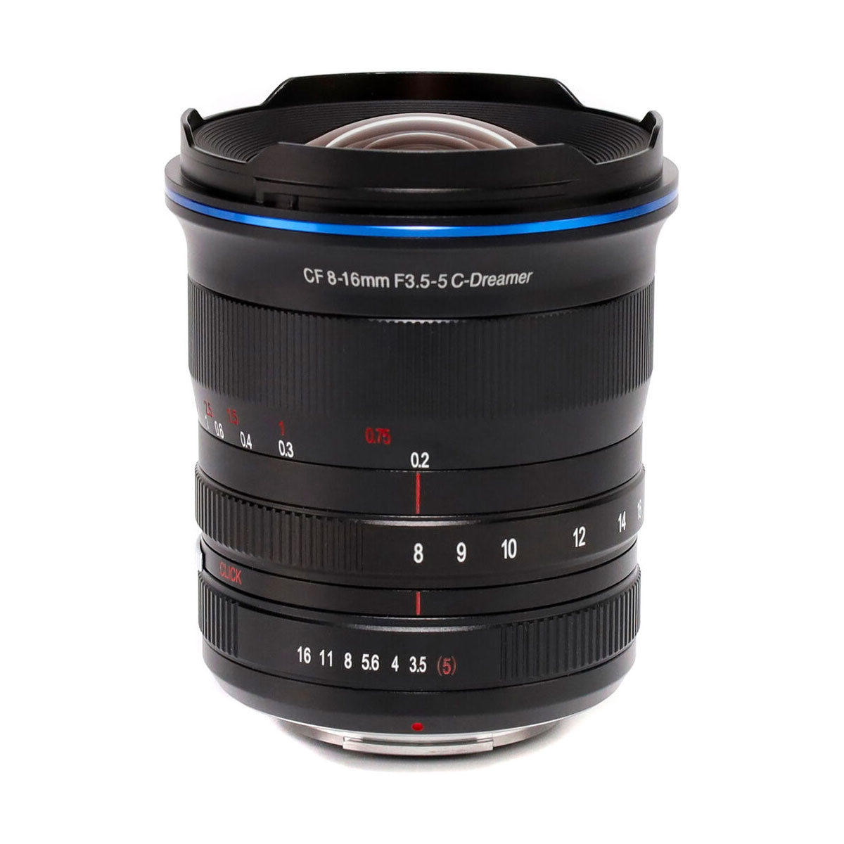 Laowa 8-16mm f/3.5-5 Zoom CF Fuji X:lle on laajakulmaobjektiivi, jossa on säädettävät renkaat, sininen korostus yläosan lähellä ja selkeät polttovälin ja aukon merkinnät.