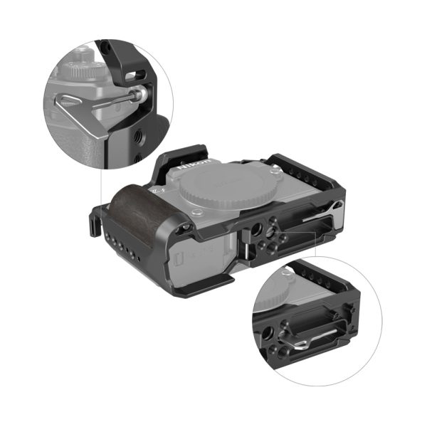 SmallRig 4261 Cage for Nikon Z f on kiinnitetty turvallisesti DSLR-kameraan, kuvassa kulmasta, jossa kaksi zoomattua ympyrää korostaa kiinnityspisteitä ja häkin rakenteellisia yksityiskohtia.